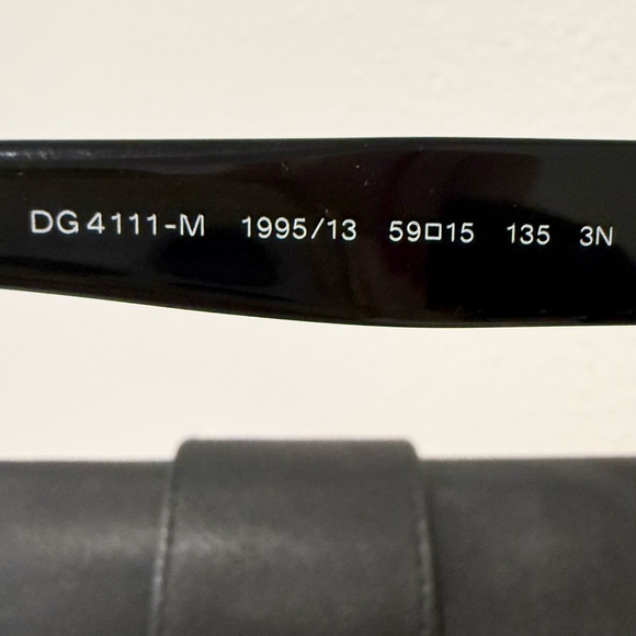 🕶️✨ Dolce & Gabbana Leopard Sunglasses with Gold Toned Accents & Accessories - Picture 12 of 16